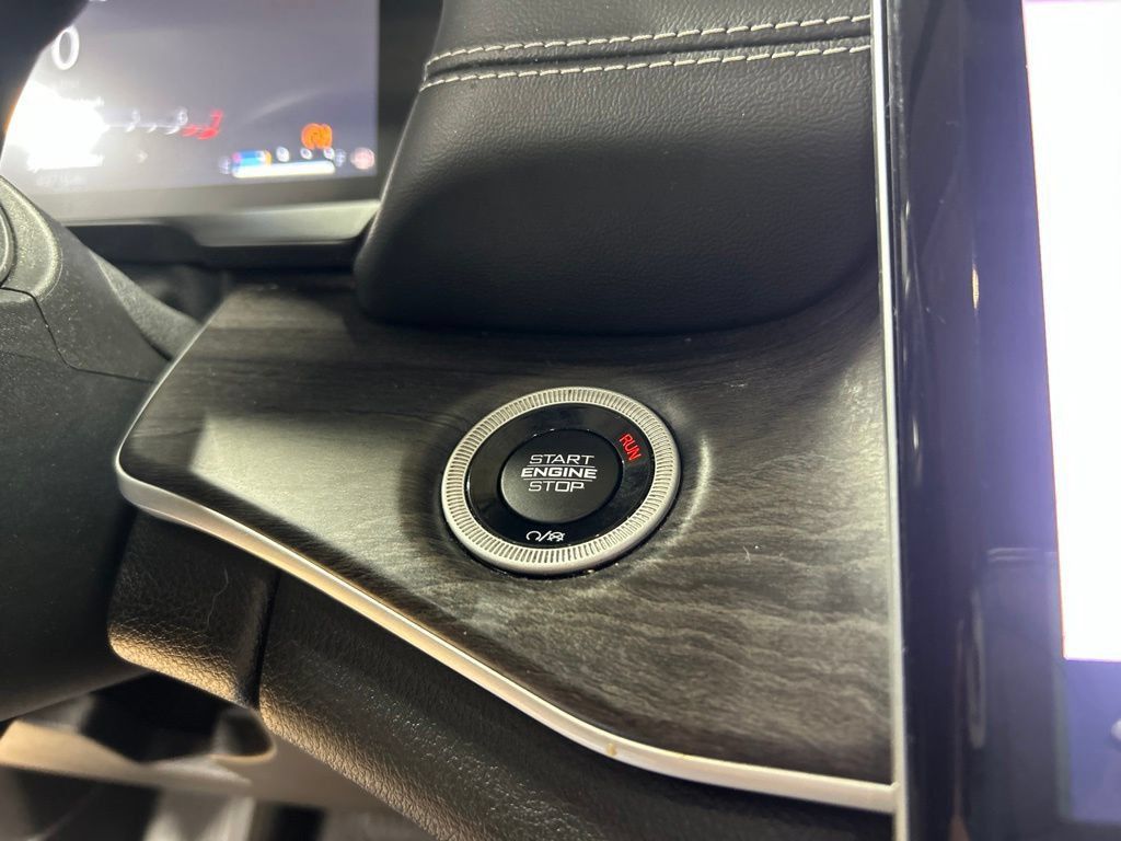 Used 2022 Jeep Grand Cherokee L Limited AWD/4WD image 38