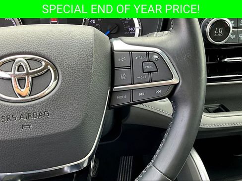 Used 2021 Toyota Highlander LE image 12