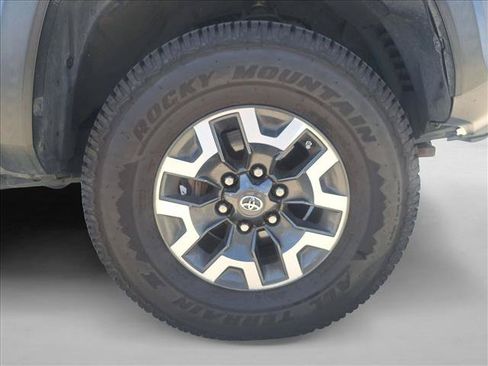 Used 2017 Toyota Tacoma TRD Off-Road RWD image 20