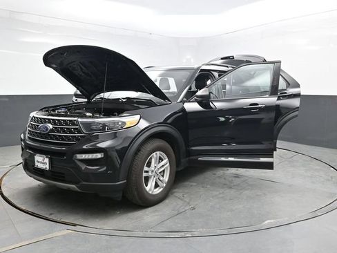 Used 2023 Ford Explorer XLT w/ Equipment Group 202A AWD/4WD image 43