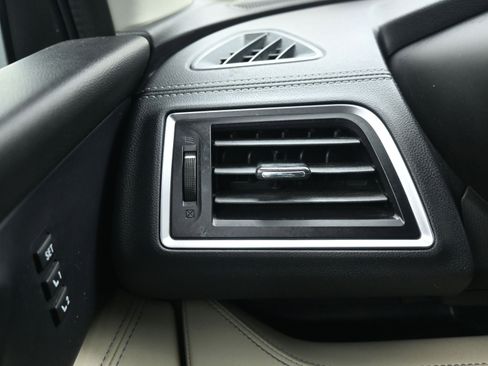 Used 2022 Subaru Ascent Limited image 17