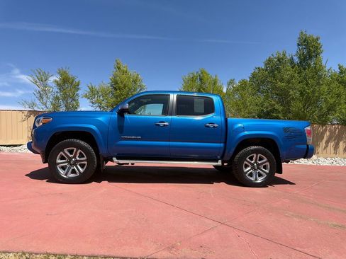 Used 2016 Toyota Tacoma Limited w/ Towing Package image 4