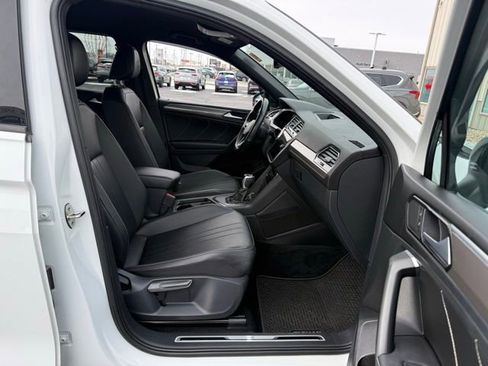 Used 2022 Volkswagen Tiguan SE R-Line image 22