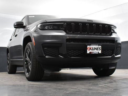 Used 2025 Jeep Grand Cherokee L Altitude AWD/4WD image 49