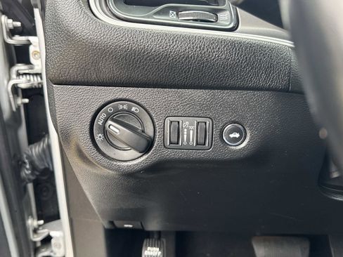 Certified 2022 Dodge Challenger SXT image 20