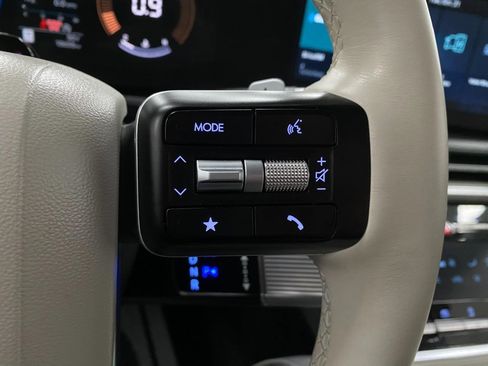 Certified 2025 Hyundai Santa Fe SEL image 17