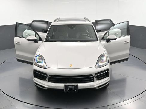 Certified 2023 Porsche Cayenne AWD/4WD image 33