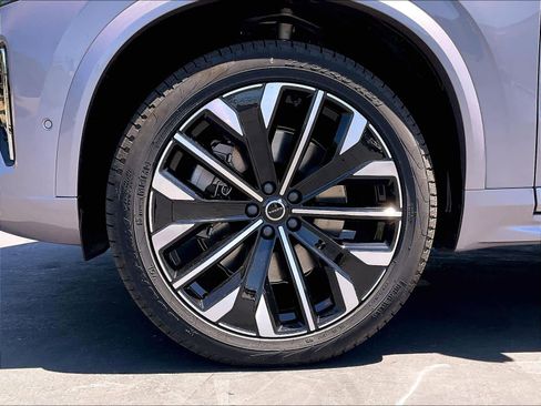 New 2026 Volvo XC90 T8 Plus w/ Protection Package AWD/4WD image 14