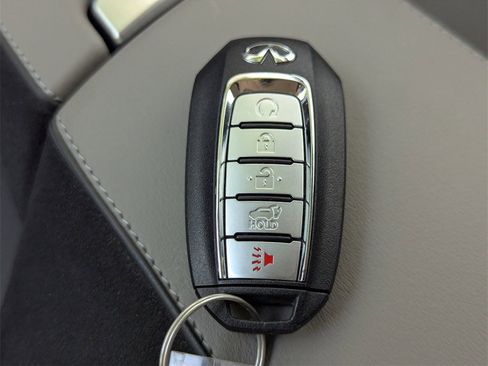 Used 2024 INFINITI QX50 Sensory image 25