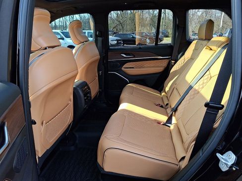 Used 2025 Jeep Grand Cherokee Summit w/ Adv Protech Group IV image 10