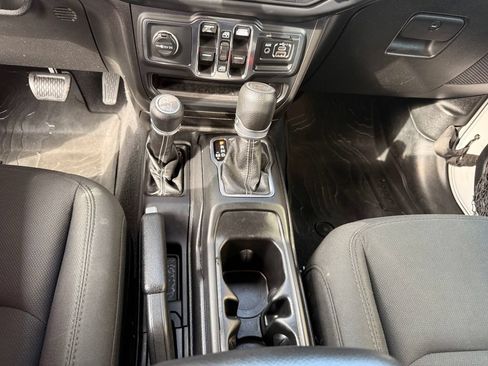 Used 2019 Jeep Wrangler Unlimited Sahara AWD/4WD image 30