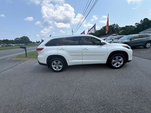 Used 2018 Toyota Highlander Limited FWD image 10