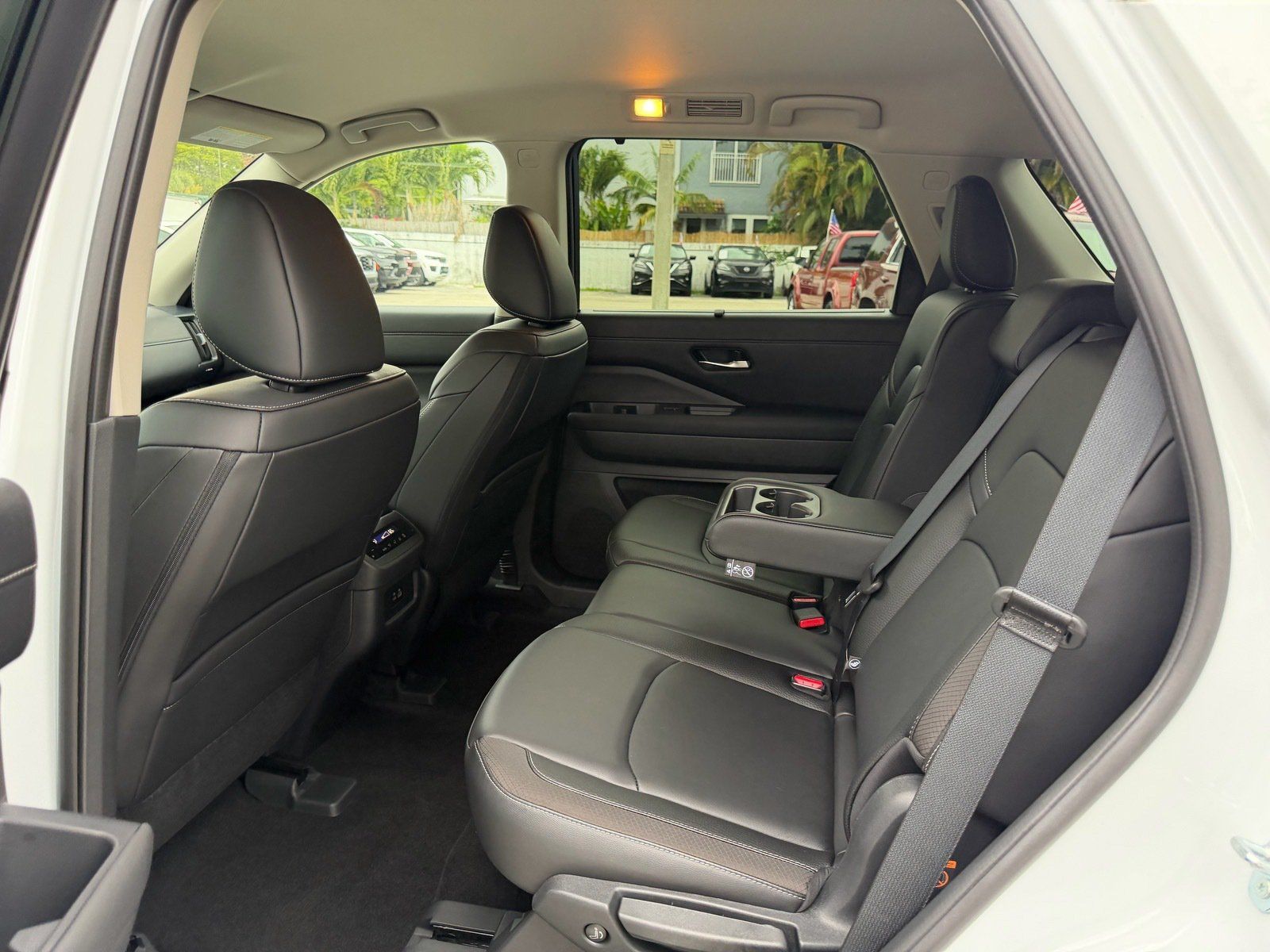 Used 2025 Nissan Pathfinder SL FWD image 13