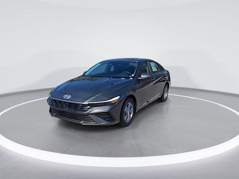 New 2026 Hyundai Elantra SE FWD image 4