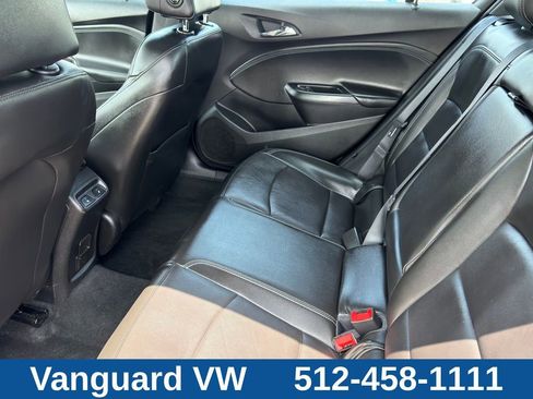 Used 2018 Chevrolet Cruze Premier FWD image 28
