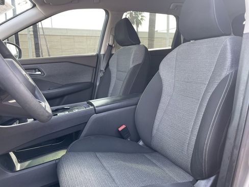 Used 2023 Nissan Rogue SV image 17