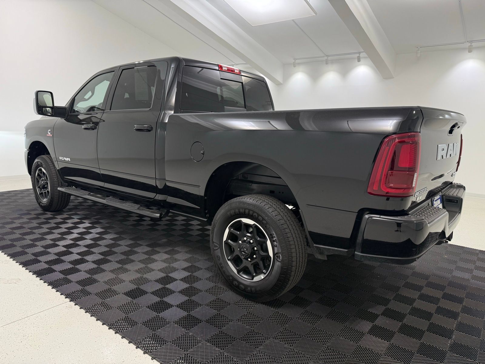 Used 2025 RAM 2500 Laramie AWD/4WD image 4
