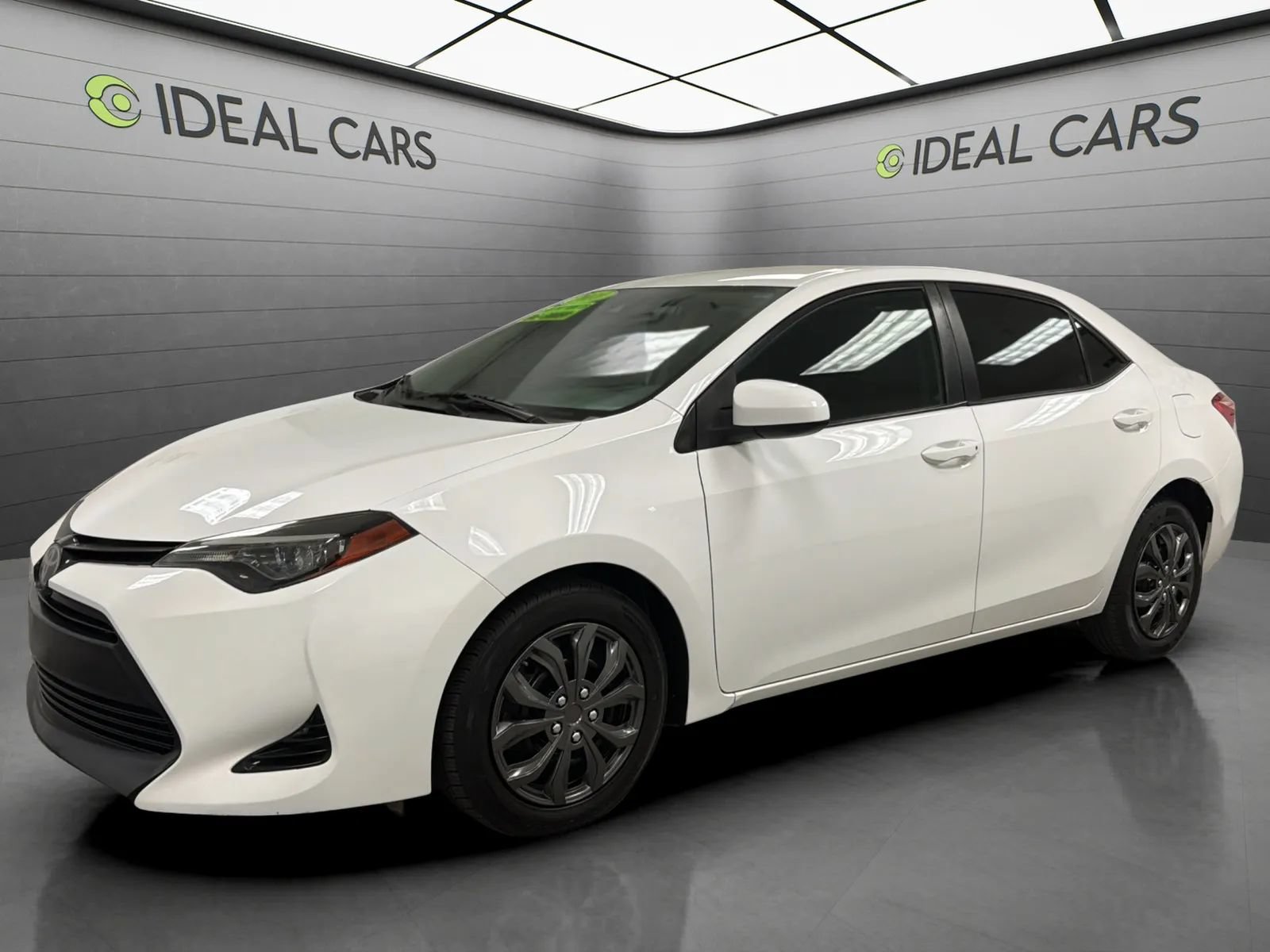 Used 2018 Toyota Corolla LE w/ Carpet Mat Package (TMS) FWD image 1