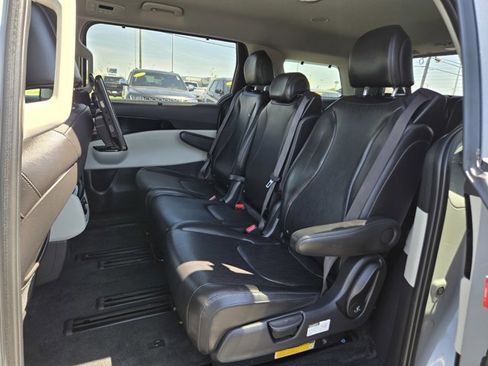 Used 2022 Kia Carnival SX FWD image 27