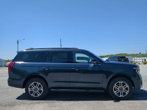 New 2026 Ford Expedition Active RWD image 2