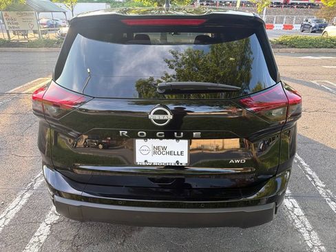 Used 2025 Nissan Rogue S AWD/4WD image 5