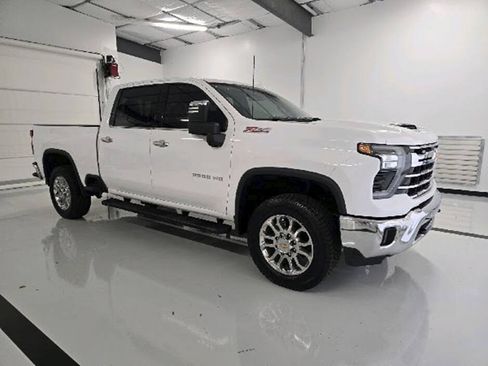 Used 2024 Chevrolet Silverado 2500 LTZ w/ LTZ Plus Package AWD/4WD image 3
