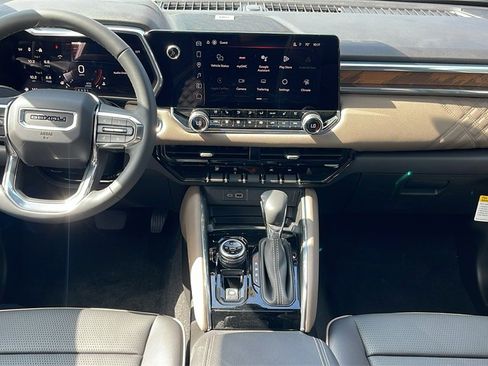 New 2026 GMC Canyon Denali image 16