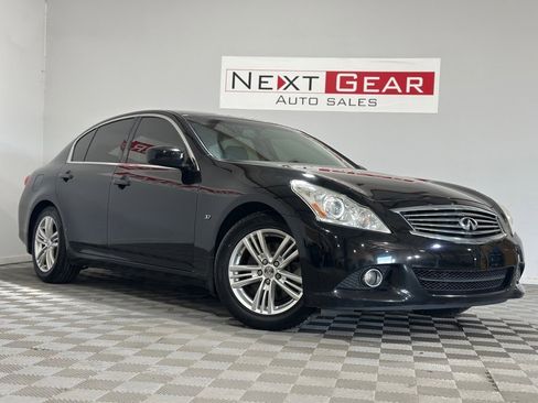 Used 2015 INFINITI Q40 w/ Moonroof Package image 1