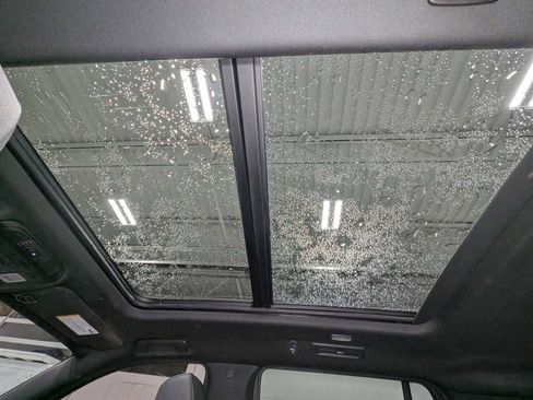 Certified 2021 Cadillac Escalade Premium Luxury image 16