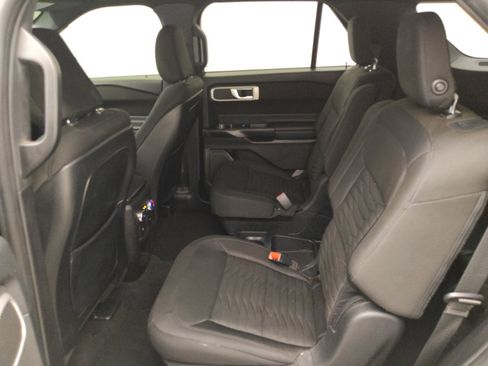 Used 2020 Ford Explorer XLT RWD image 18