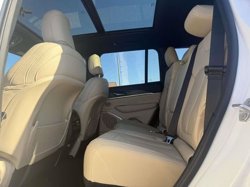 New 2026 Jeep Grand Cherokee Limited AWD/4WD image 24