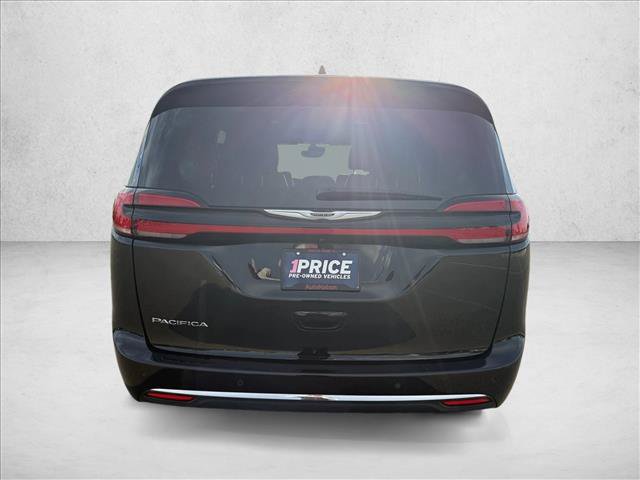 Used 2026 Chrysler Pacifica Select FWD image 3