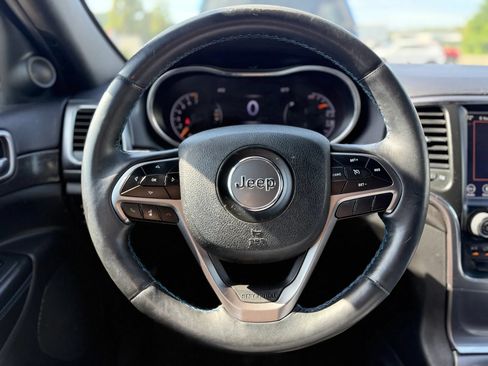 Used 2018 Jeep Grand Cherokee Laredo AWD/4WD image 24