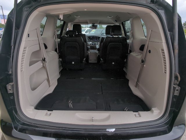Used 2023 Chrysler Pacifica Touring-L FWD image 34