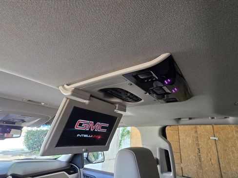 Used 2018 GMC Yukon SLT w/ Open Road Package AWD/4WD image 12