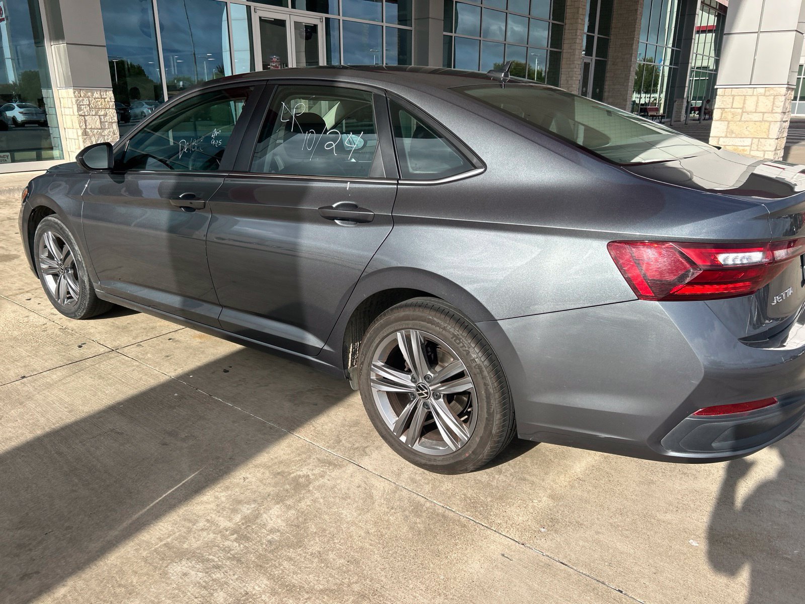 Used 2024 Volkswagen Jetta SE FWD image 14