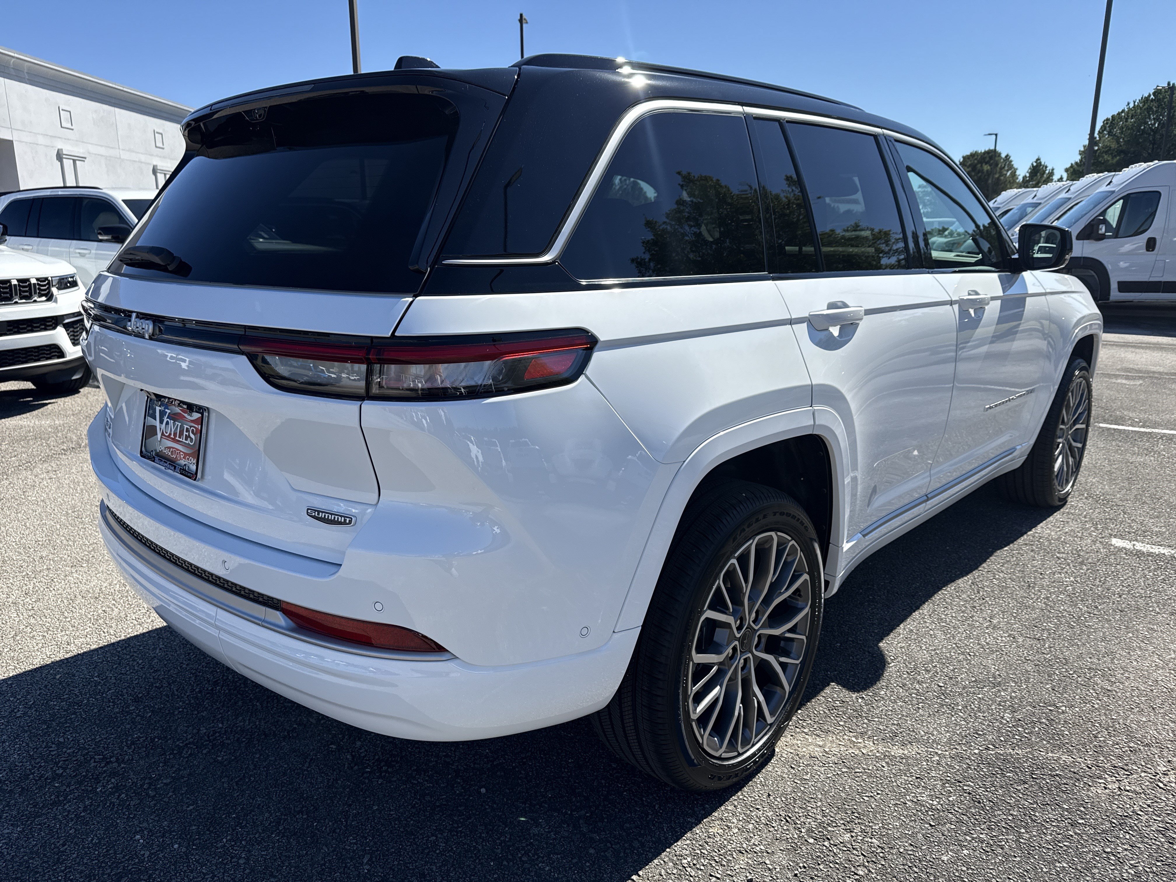 New 2027 Jeep Grand Cherokee Summit AWD/4WD image 7