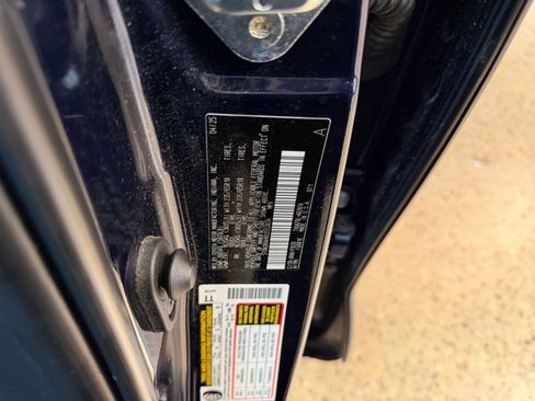 Used 2025 Toyota Highlander LE FWD image 26