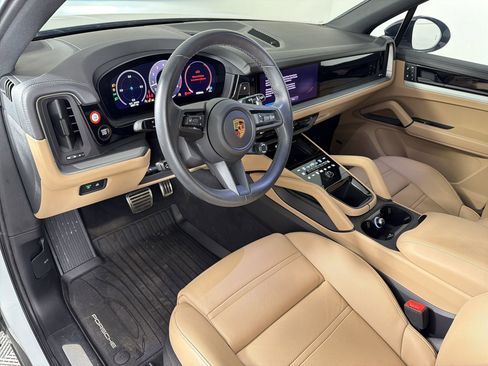 Certified 2024 Porsche Cayenne S AWD/4WD image 4