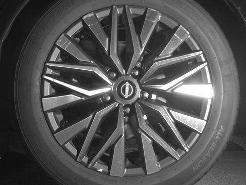 Used 2025 Nissan Altima 2.5 SV FWD image 14