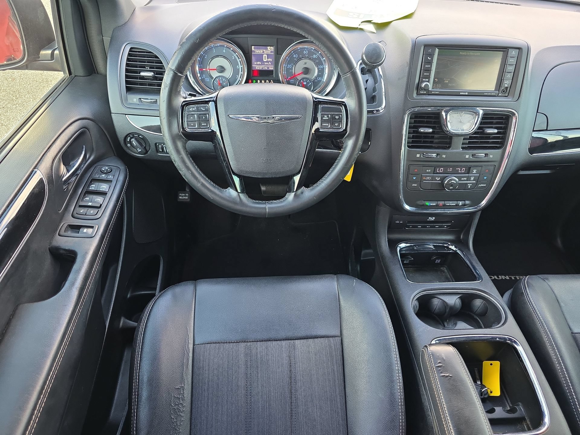 Used 2016 Chrysler Town & Country S FWD image 13