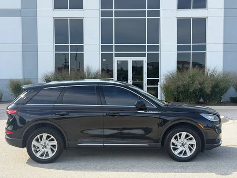 Used 2021 Lincoln Corsair FWD w/ Rear Removable Package Tray image 4