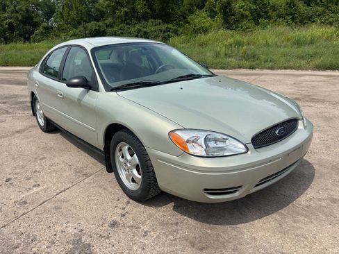 Used 2005 Ford Taurus SE FWD image 4