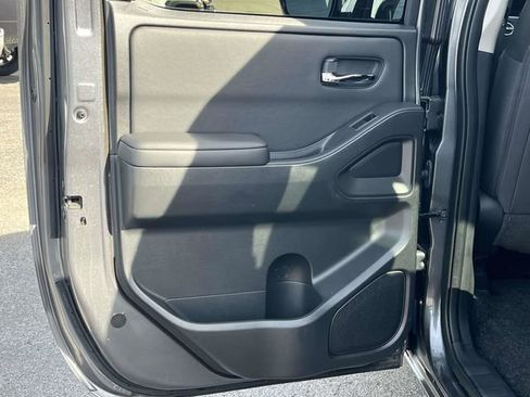 Used 2023 Nissan Frontier SV image 16