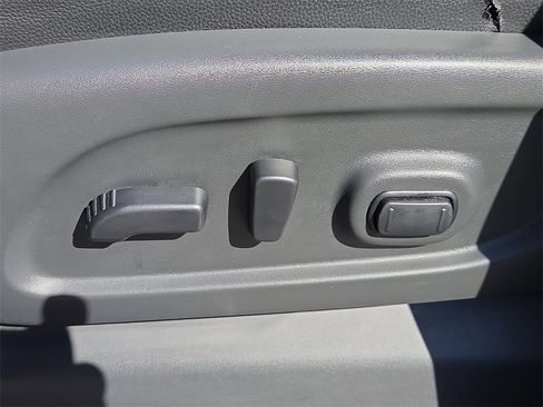 Used 2021 Nissan Titan SV w/ SV Convenience Package image 21