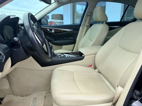 Used 2018 INFINITI Q50 Luxe w/ Essential Package (3.0T Luxe) RWD image 4
