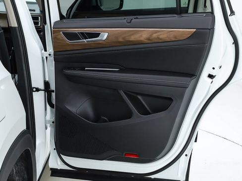 New 2026 Volkswagen Atlas SE FWD image 31
