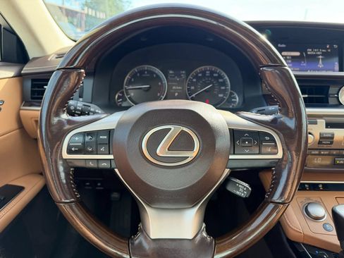 Used 2016 Lexus ES 350 w/ Premium Package w/Wood Trim FWD image 22
