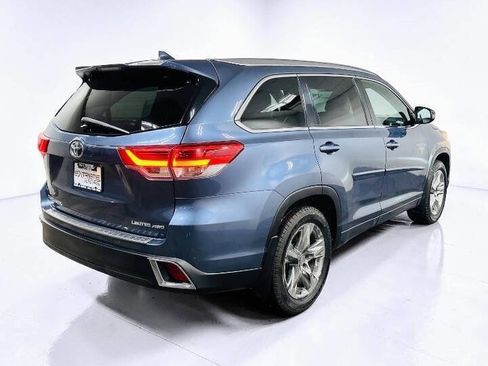 Used 2019 Toyota Highlander Limited Platinum image 4