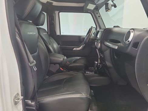 Used 2016 Jeep Wrangler Unlimited Rubicon image 11